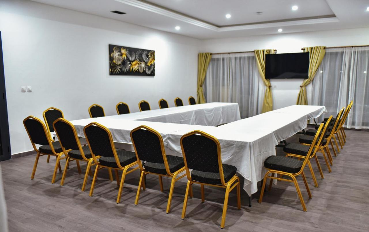 Robert'S Hotel Abidjan Bagian luar foto