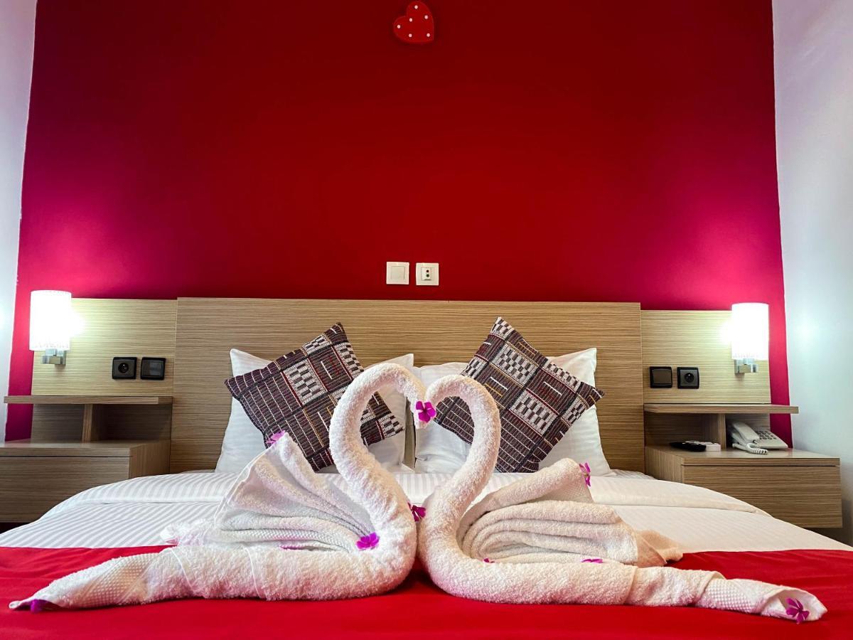 Robert'S Hotel Abidjan Bagian luar foto