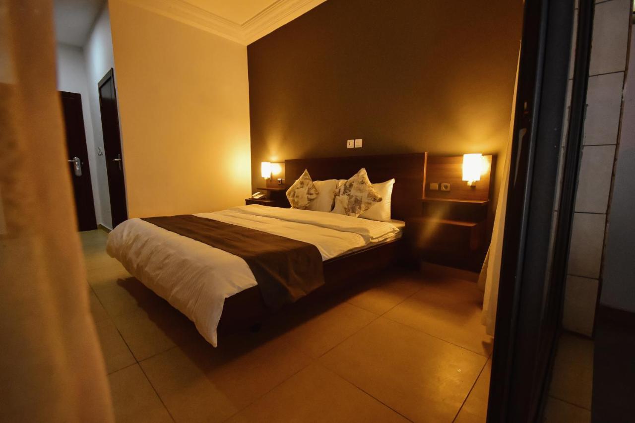 Robert'S Hotel Abidjan Bagian luar foto